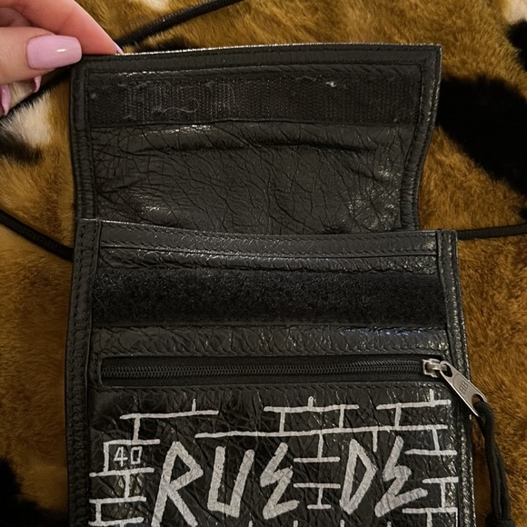 - Arena lamb graffiti all over bag - Picture 4 of 7